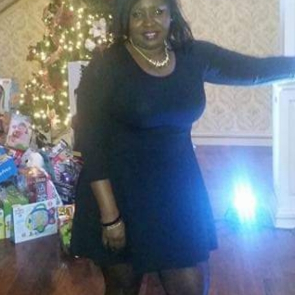 3/4 sleeve little  black dress with design - Picture 7 of 9